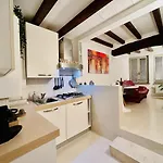 New Street House Apartment *