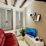 New Street House Daire Parma