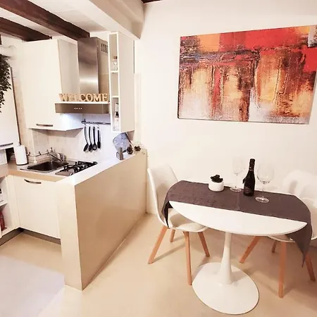 New Street House 아파트 파르마