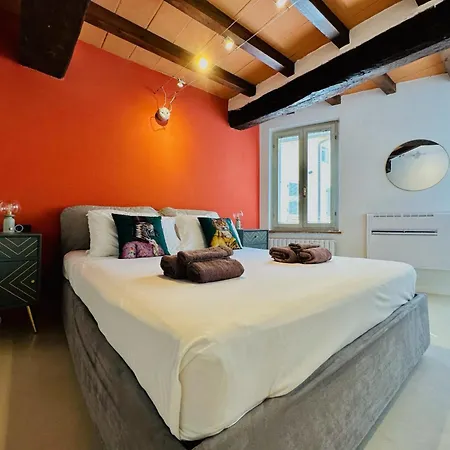 New Street House Daire Parma